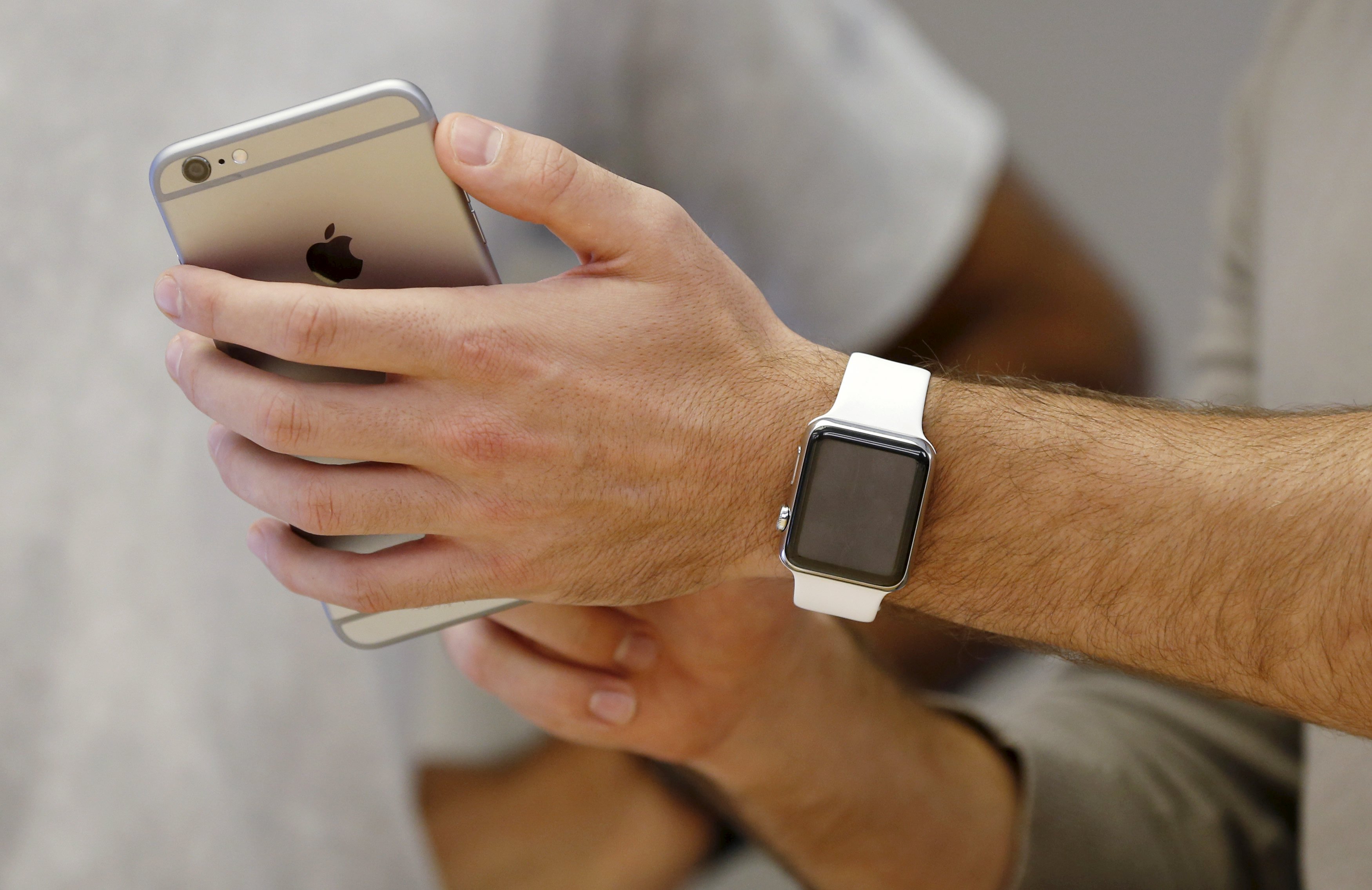 Apple Watch goes on sale worldwide amid supply shortage
