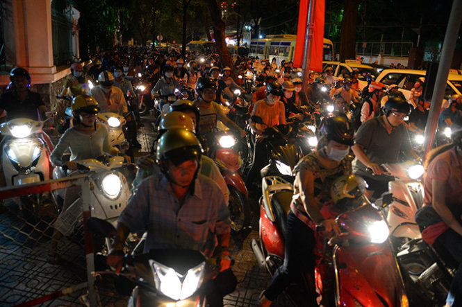 Congestion on 1st day of banning vehicles from Saigon’s downtown