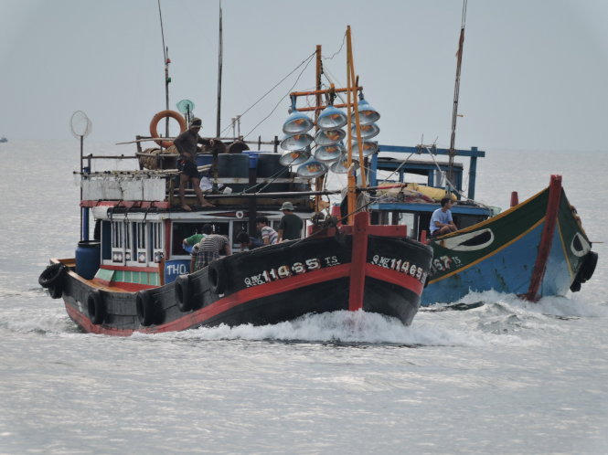 Chinese speedboat chases away broken-down Vietnamese fishing boat off Truong Sa (Spratlys): report