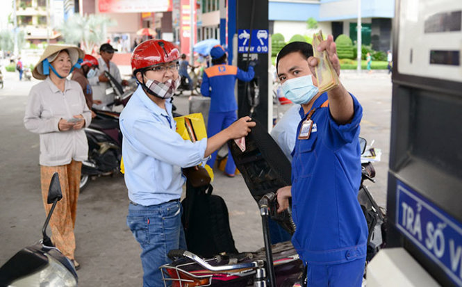 Vietnam cuts retail fuel prices for a second time in January
