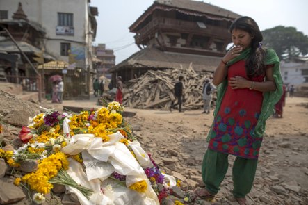 Hundreds of bodies may be buried in Nepal avalanche, official says