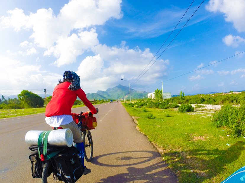 Vietnamese youngsters cycle 7,000km across Vietnam, send handwritten letters
