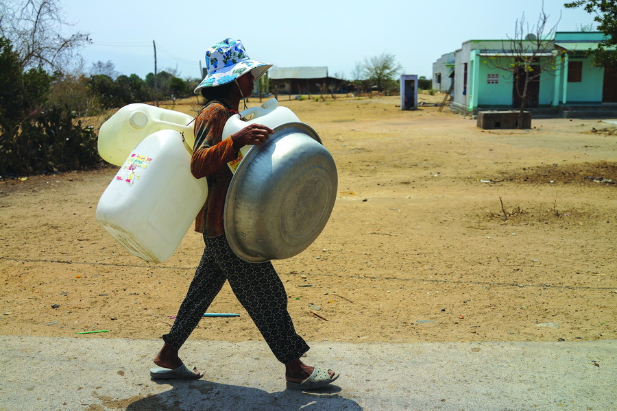 A resident on the way to take water from a reserve cistern built by the local government to bring water from other areas that are not facing a water shortage.