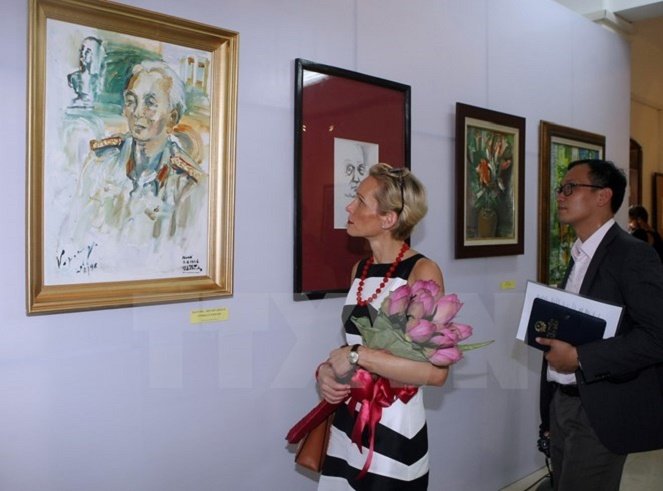 Painting exhibition on late Vietnamese General Giap running in Hanoi