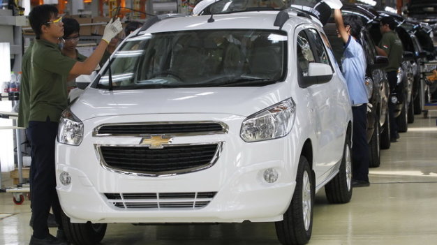 Vietnam spends $12mn daily importing cars: customs