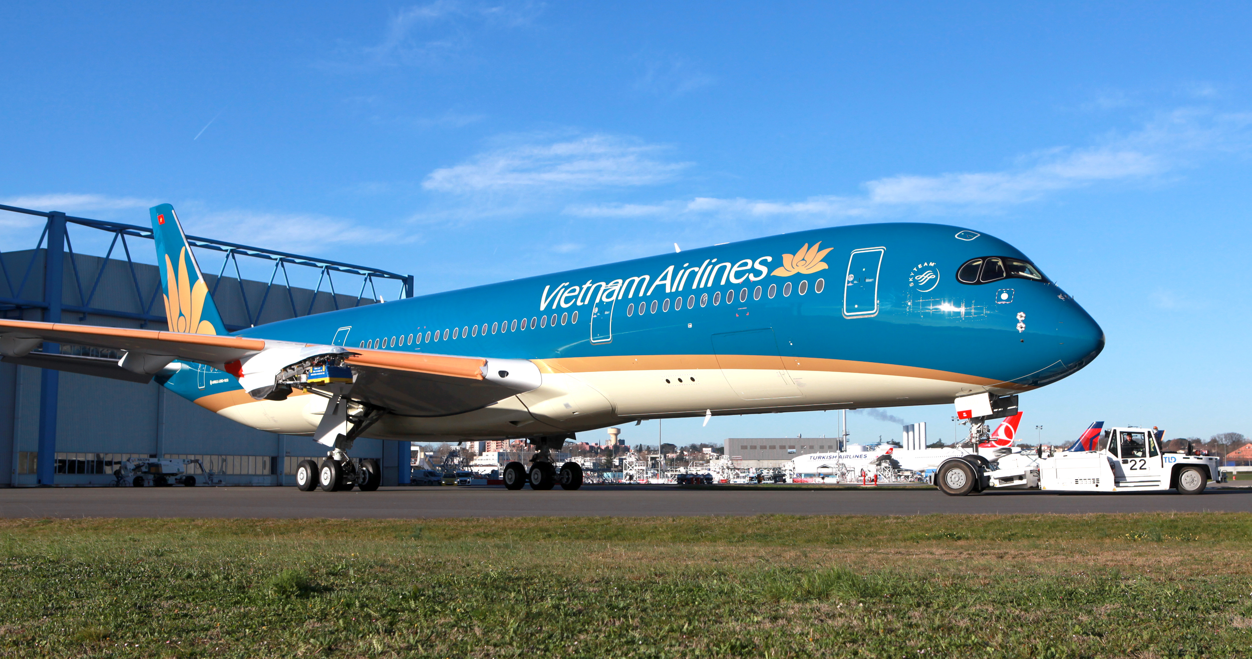 Vietnam Airlines’ first Dreamliner tested, Wi-Fi to be available to business-class passengers