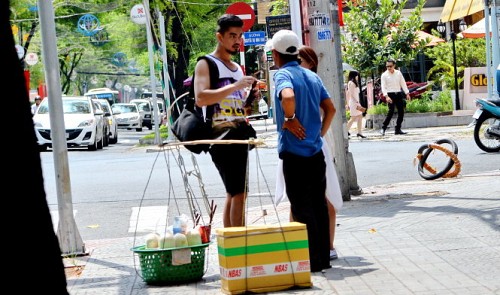 Ho Chi Minh City levies small fines on coconut scammers