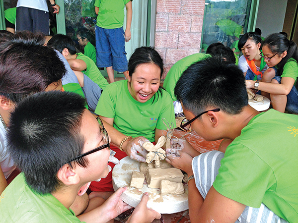 Parents should let kids enjoy fun-packed summer breaks: Vietnam educationist