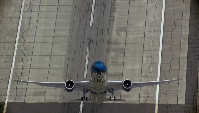 Vietnam Airlines Boeing 787-9 stuns world with eyepopping vertical takeoff