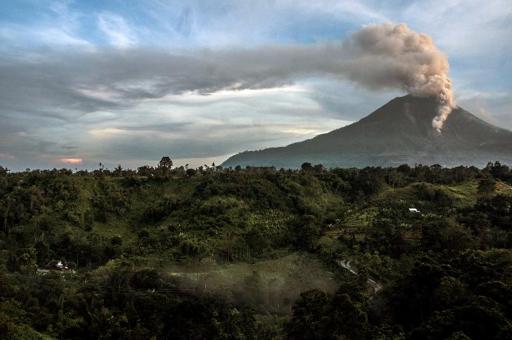 Over 1,200 evacuated in Indonesia volcano alert