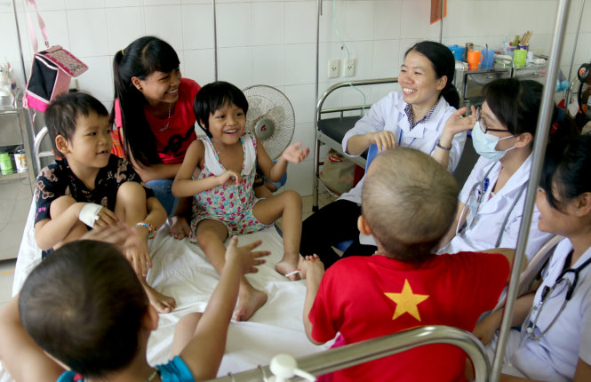 Pain is over for now. It's fun time! The two sisters are pictured singing with other patients and doctors at the Hue Central Hospital’s Pediatrics Center.