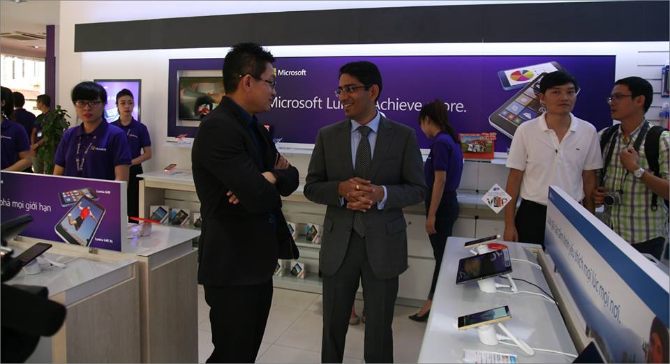 Microsoft opens first authorized reseller store in Vietnam