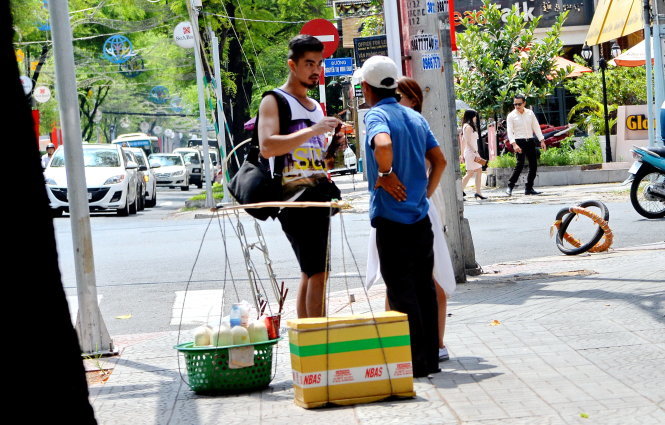 Expats love to discuss scams, not Vietnam traditional arts: insider