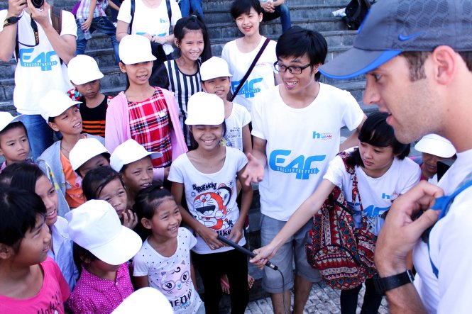 Vietnam-US Friendship Association club teaches free English to poor children