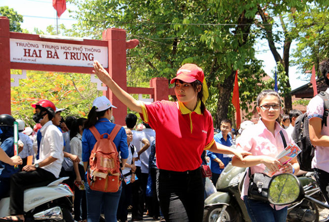 Flashback: Volunteers devote themselves to helping Vietnam’s national exam contestants