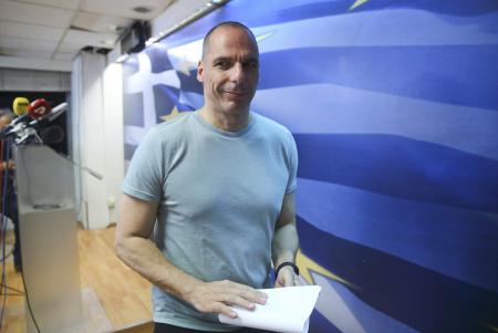 Greek finance minister quits to smooth talks after thunderous 'No'