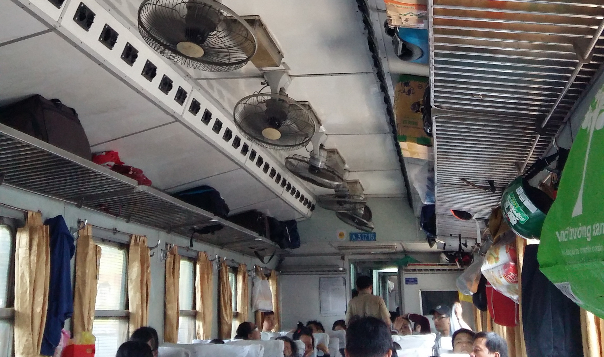 Vietnam Railways still fails to satisfy passengers, despite efforts to change