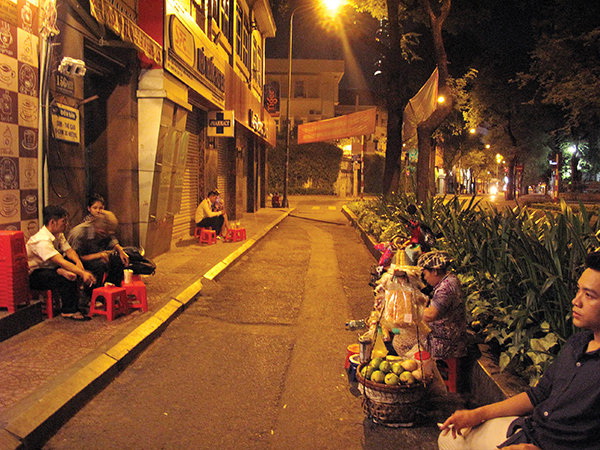 Around-the-clock cafés offer glimpses of Saigon by night