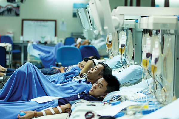 People donate their platelets. The machines will only get the donors’ platelets and a little bit of plasma, whereas other blood cells will be transfused back to their bodies.