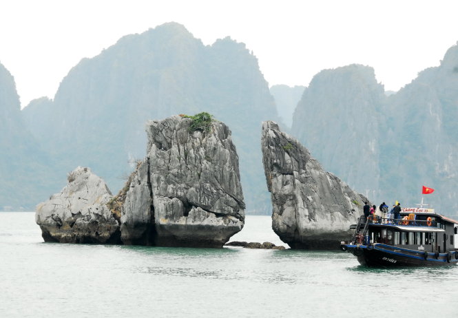 New rule to leave half tourist boats in Vietnam’s Ha Long Bay ashore