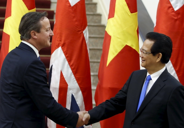 British PM offers loan, touts trade potential on Vietnam visit