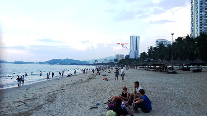 Vietnam’s Nha Trang to have beach zoned for night swimming