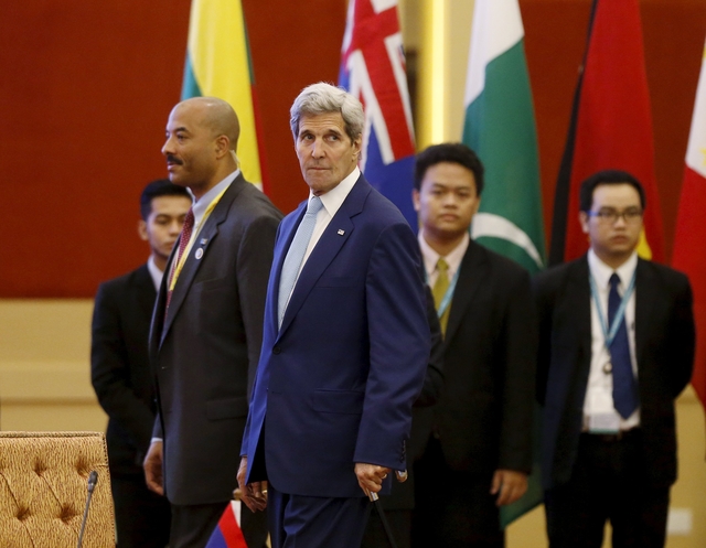 Kerry says U.S. will not accept restrictions in East Vietnam Sea