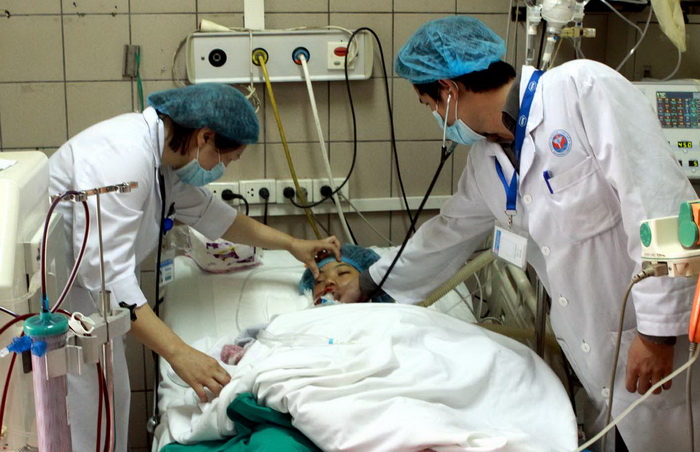 Vietnamese health workers asked to improve attitude toward patients with model conversations