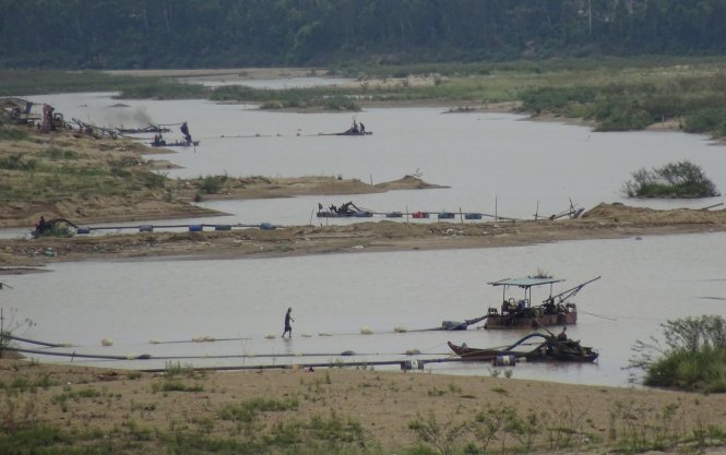 Over-mining river sand to build new highway in central Vietnam