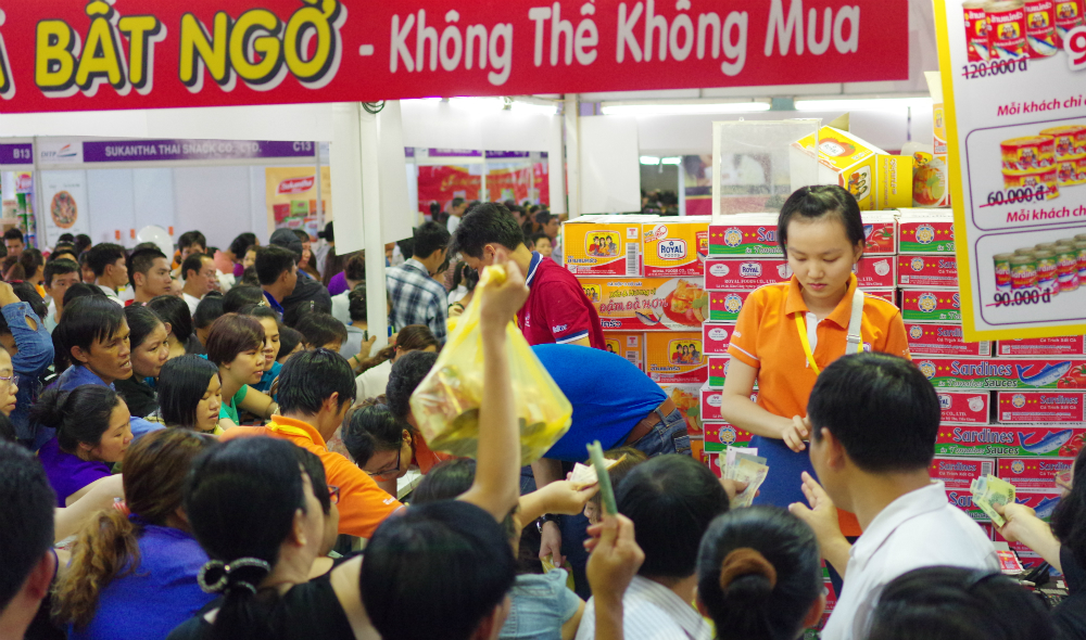 Thai goods silently penetrating Vietnamese market ahead of regional economic bloc establishment