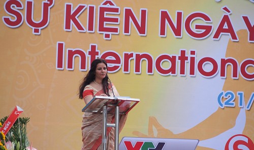 Consul General of India in Ho Chi Minh City on Yoga