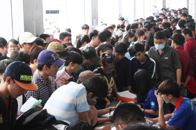 Vietnam changes university admission process; schools, students, parents in trouble