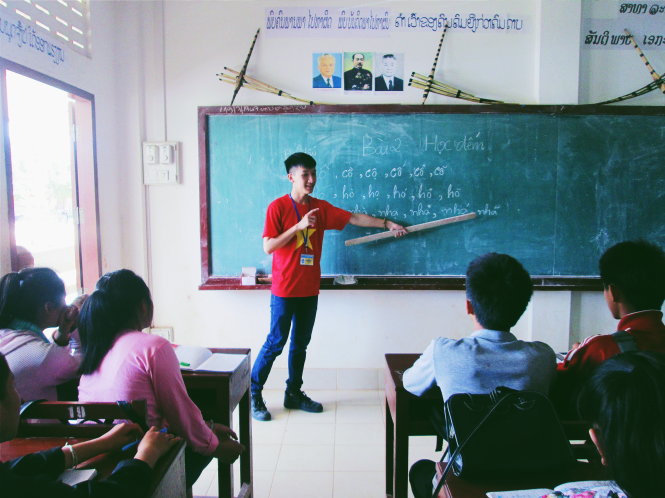 Teaching Vietnamese in Laos, students foster national friendship