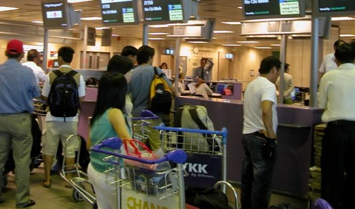 Local carriers cry for help as Singapore keeps denying entry to Vietnamese women