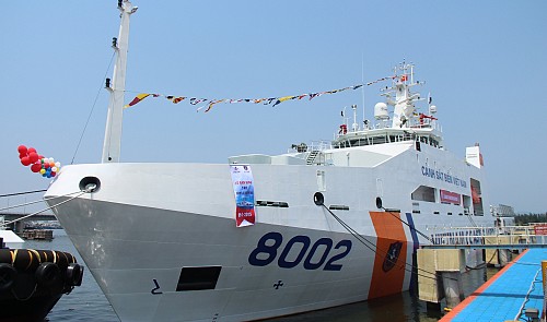 Vietnam law enforcers allowed to use weapons to drive away encroaching ships