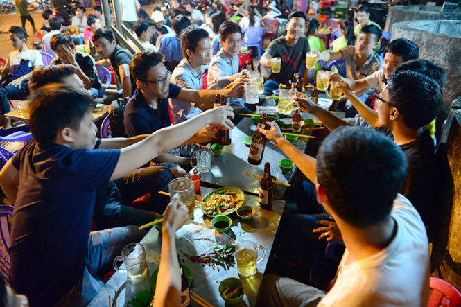 In Vietnam, young people claim drinking is indispensable part of life