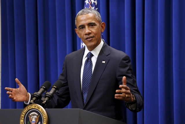 U.S. Congress averts government shutdown, Obama signs funding measure