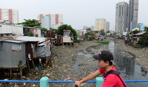 Illegal houses on canals cause serious flooding in Ho Chi Minh City