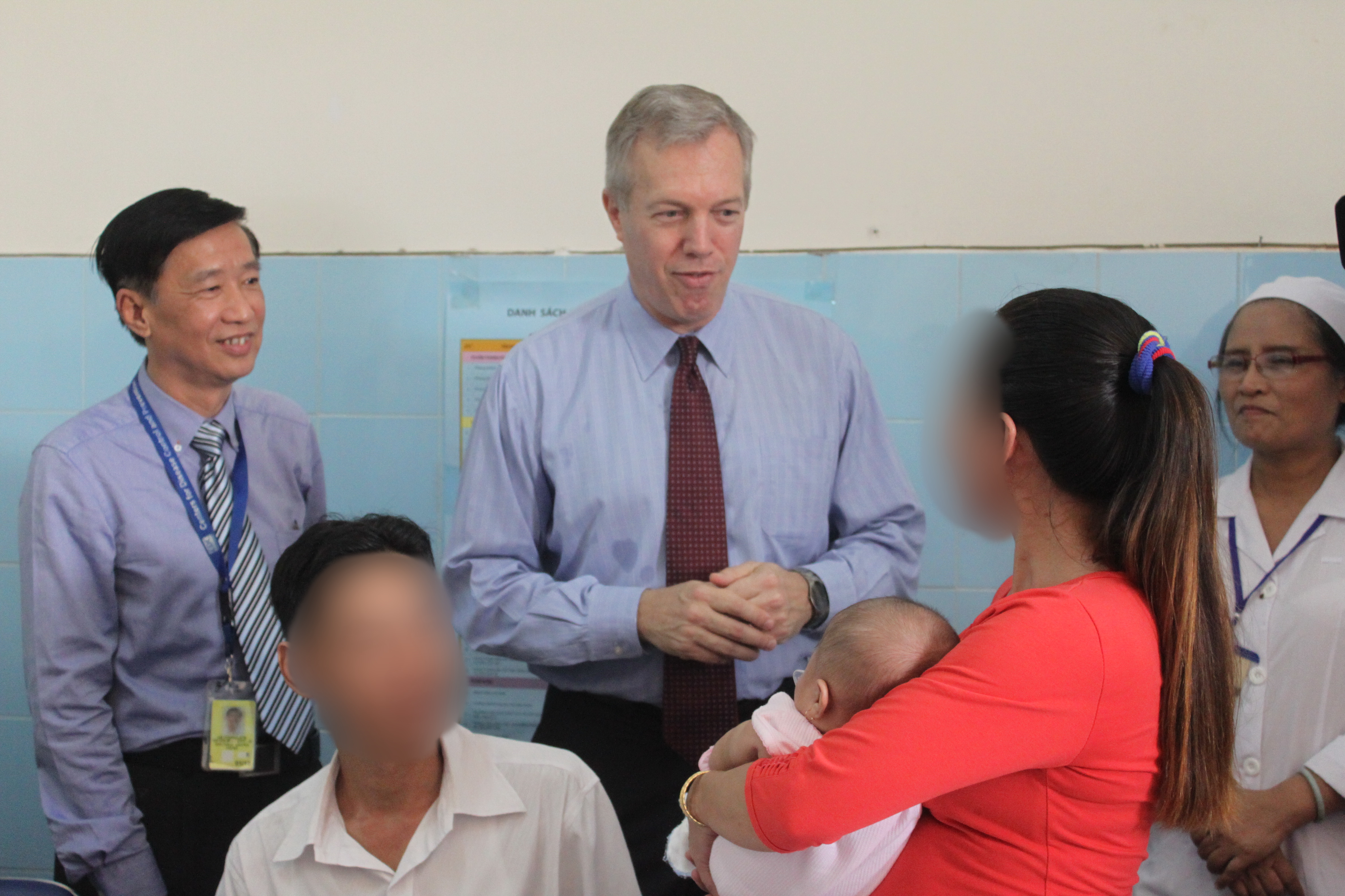US ambassador visits center for HIV patients in Ho Chi Minh City