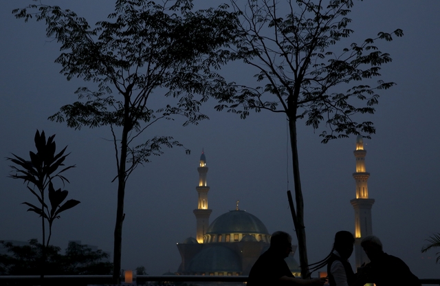 Hazy new year: Southeast Asia set to suffer for months as Indonesia fails to douse fires