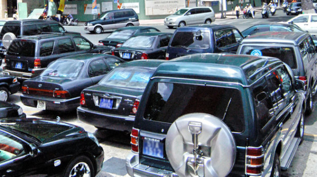 40,000 state-owned cars a colossal budget waste in Vietnam