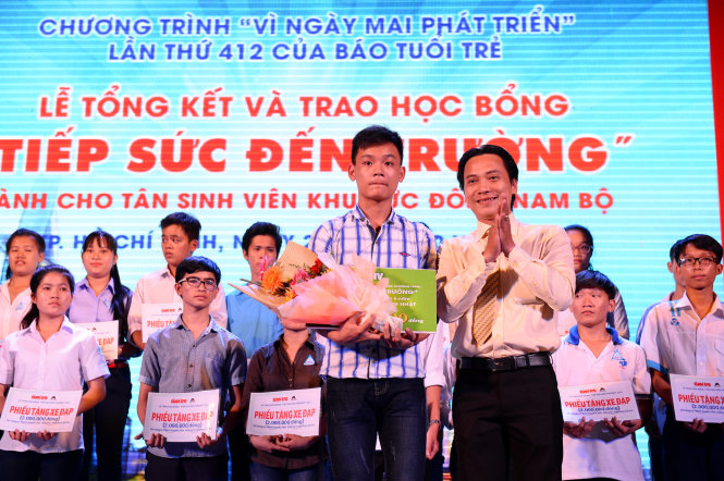 Tuoi Tre offers over 1,600 scholarships to students across Vietnam