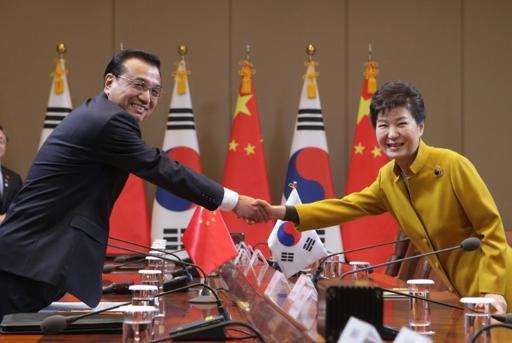 Leaders of S. Korea, China, Japan hold rare summit
