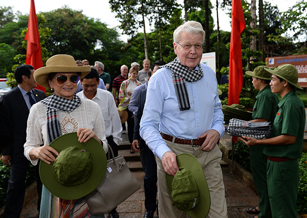 Icelandic President impressed by visit to Cu Chi Tunnels during Vietnam trip (photos)