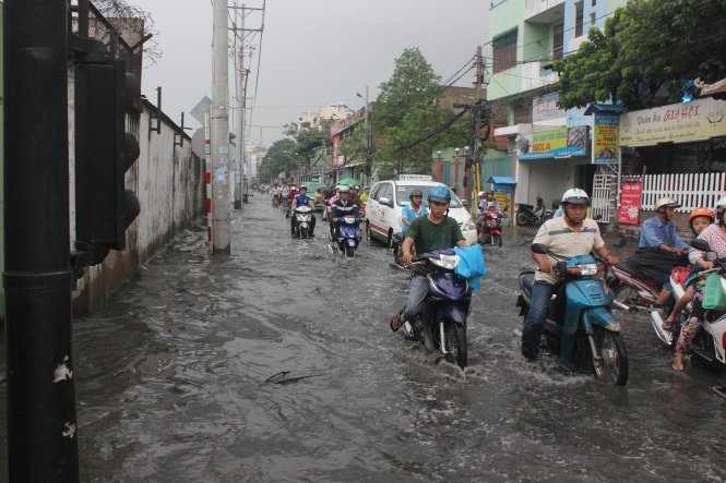 Saigon streets forecast to flood during peak hours this week
