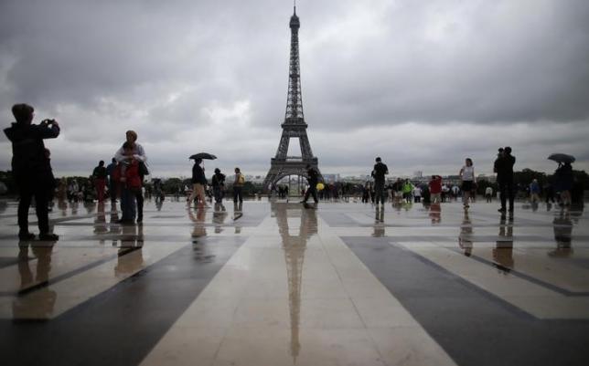 Vietnamese tourists begin canceling France tours after deadly Paris attacks