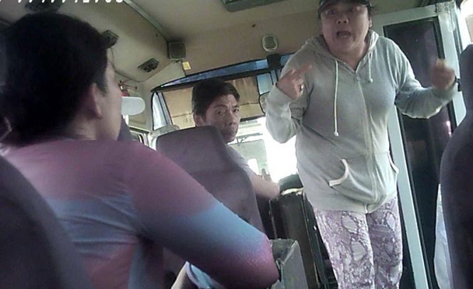 Passengers cheated, robbed on illegal buses in Vietnam by vehicle owners, drivers