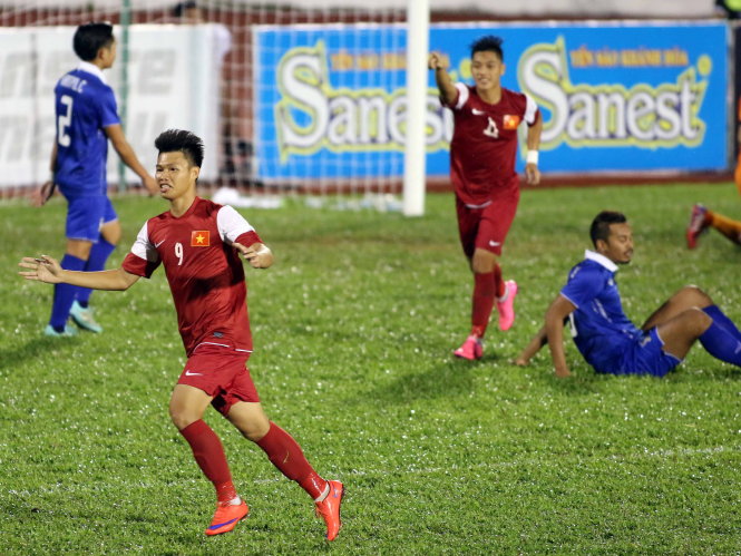Two Vietnamese teams to face off in int’l football tournament semis