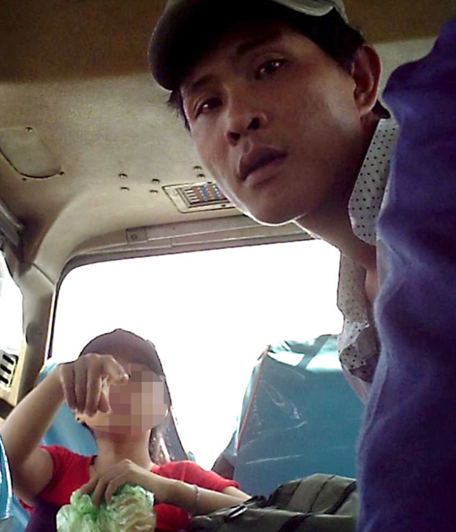 Vietnam police nab 8 suspects for robbing passengers on buses