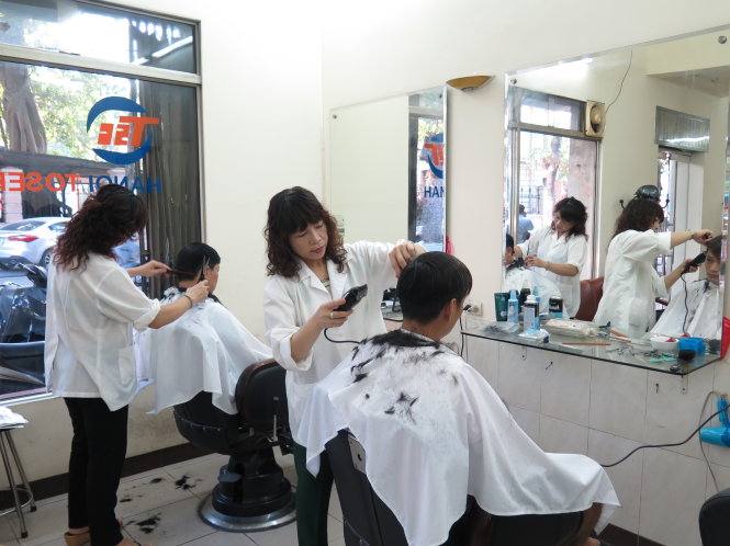 State-run barber’s in Hanoi cuts hair for nearly six decades